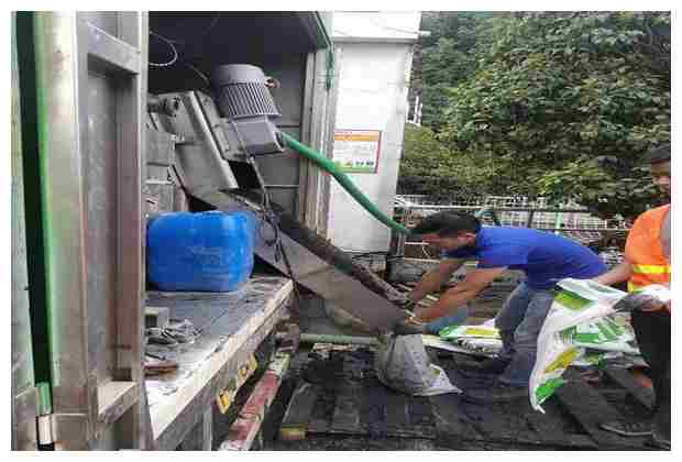 繁榮調(diào)節(jié)井管道清淤該如何挑選